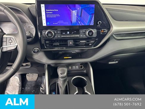 Used 2023 Toyota Highlander XLE FWD image 31