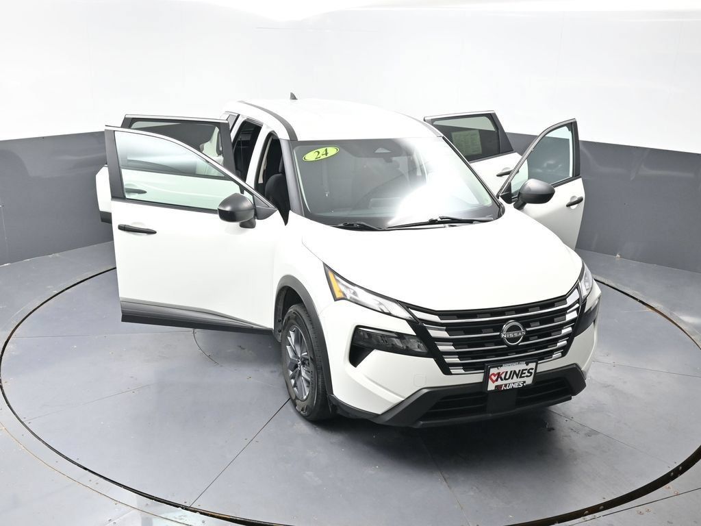 Used 2024 Nissan Rogue S FWD image 58