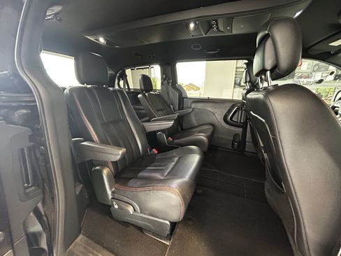 Used 2017 Dodge Grand Caravan GT FWD image 17
