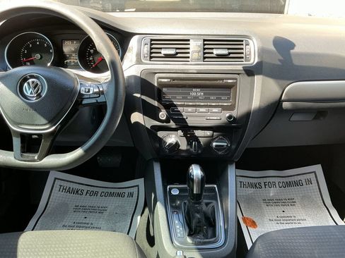 Used 2015 Volkswagen Jetta SE FWD image 16