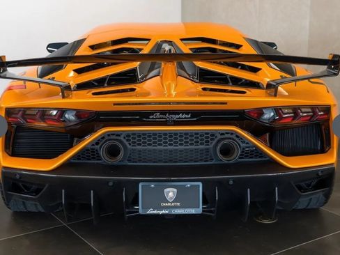 Used 2020 Lamborghini Aventador SVJ AWD/4WD image 5