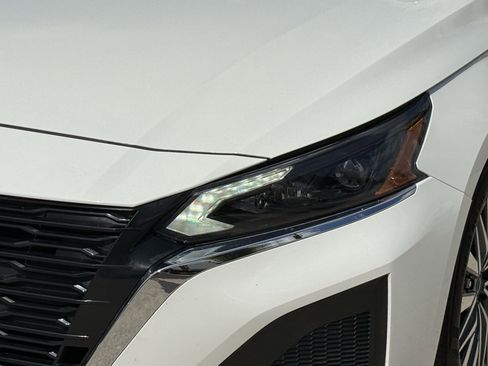 Used 2025 Nissan Altima 2.5 SV image 11