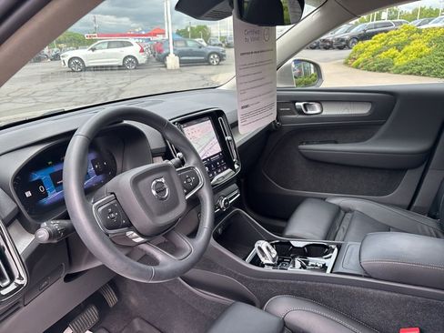 Certified 2023 Volvo XC40 B5 Plus w/ Climate Package AWD/4WD image 17