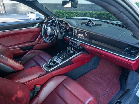 Used 2020 Porsche 911 Carrera S RWD image 2