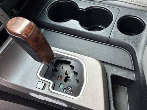 Used 2010 Toyota Tundra Limited image 22