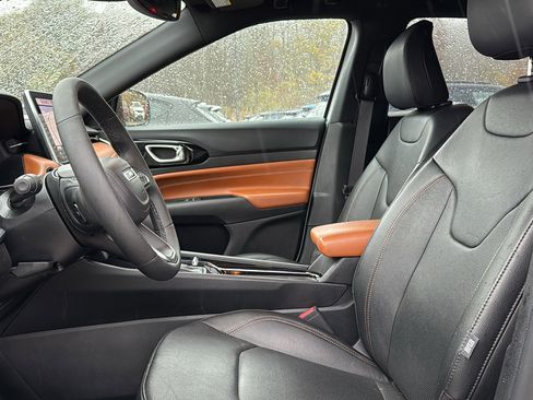 Certified 2024 Jeep Compass Limited w/ Elite Group image 13