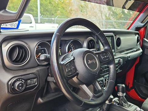 Used 2021 Jeep Gladiator Sport image 10