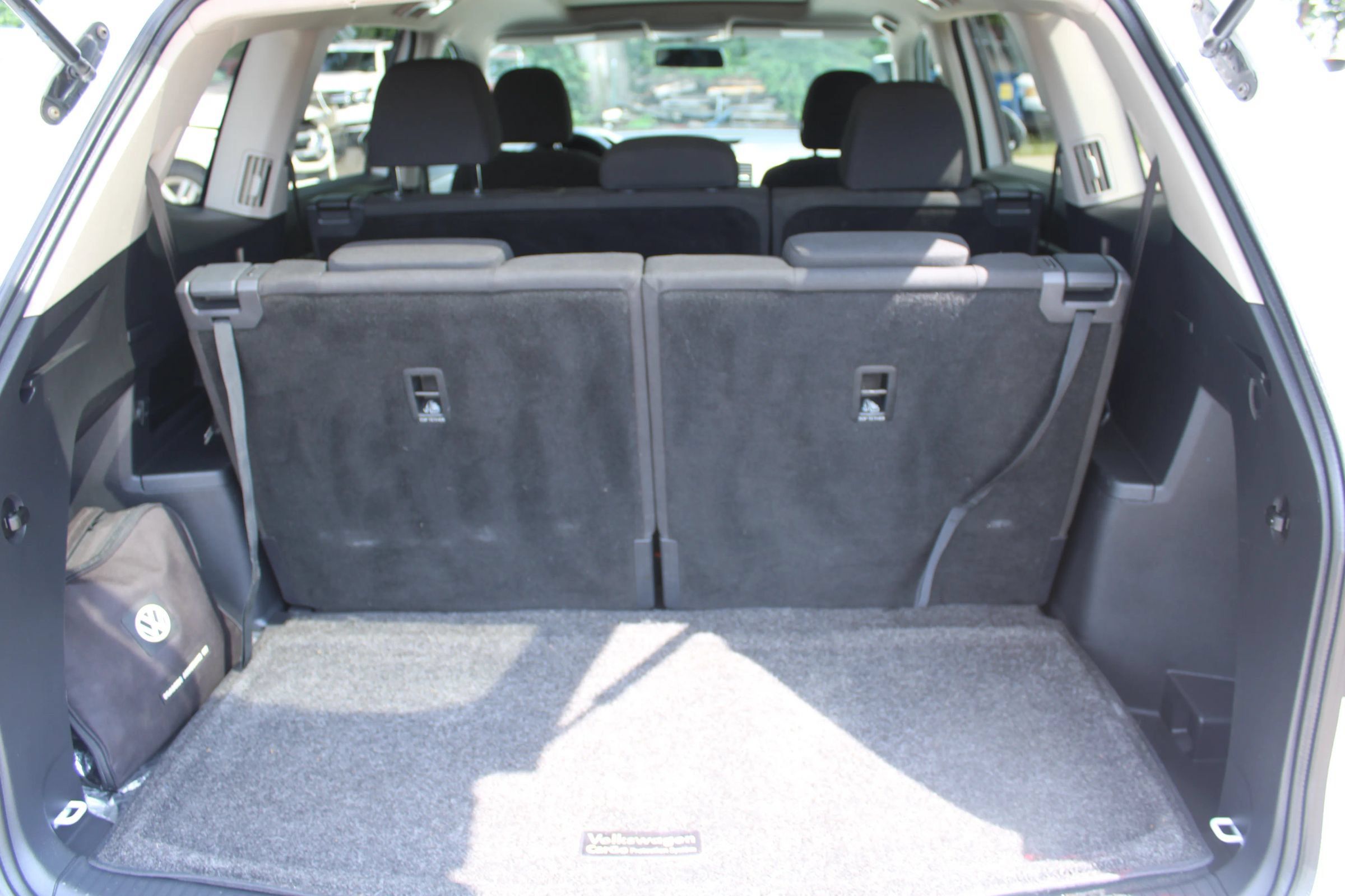 Used 2018 Volkswagen Atlas Launch Edition FWD image 21