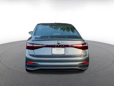 Used 2025 Volkswagen Jetta SE image 9