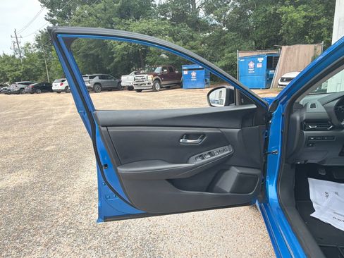 Used 2024 Nissan Sentra SV FWD image 17