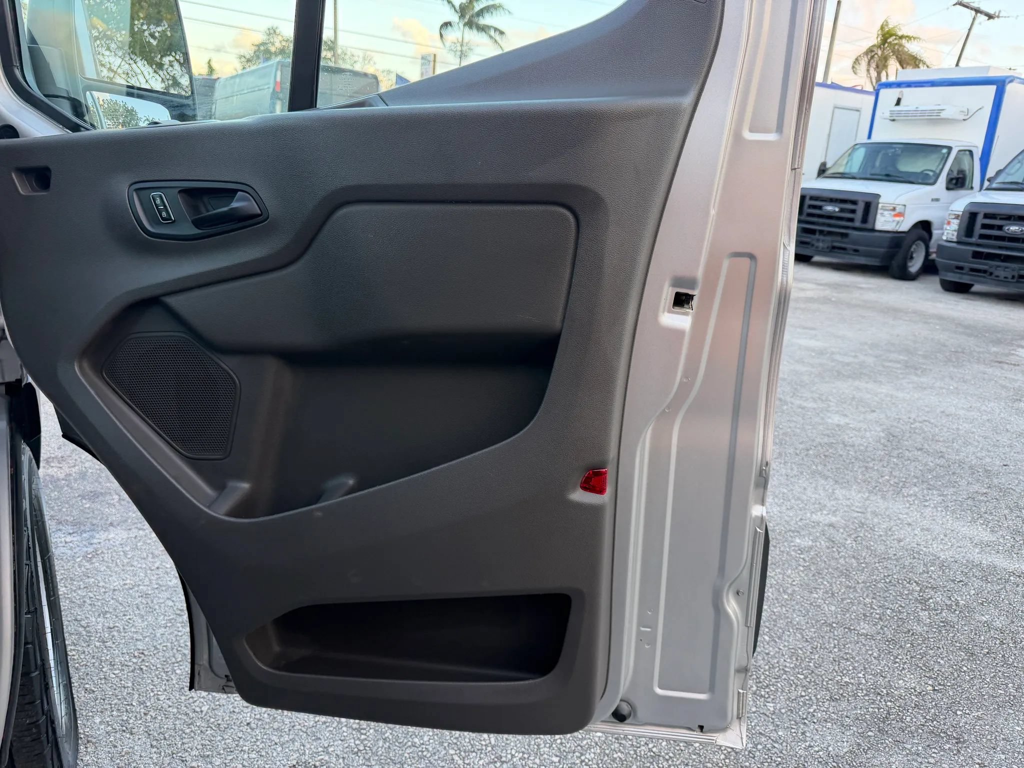 Used 2022 Ford Transit 350 XLT RWD image 14