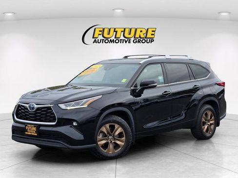 Used 2023 Toyota Highlander Bronze Edition FWD image 10