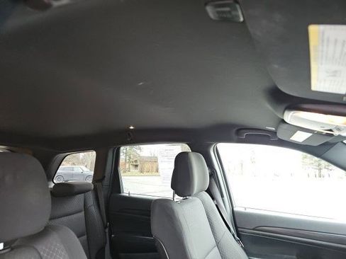 Used 2019 Jeep Grand Cherokee Laredo image 14