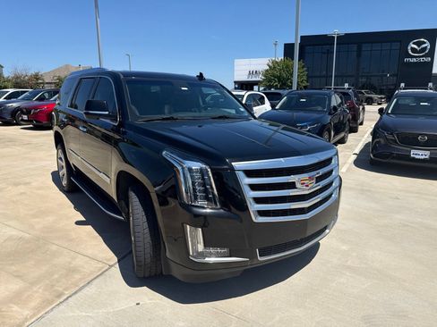 Used 2019 Cadillac Escalade Luxury AWD/4WD image 3