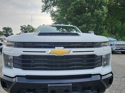 Used 2024 Chevrolet Silverado 2500 Custom w/ Custom Value Package AWD/4WD image 11