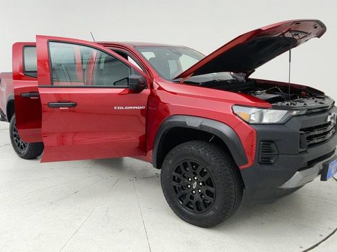 Certified 2024 Chevrolet Colorado Trail Boss w/ Advanced Trailering Package AWD/4WD image 9
