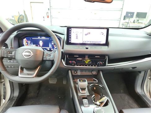 Used 2025 Nissan Rogue SL w/ Tech Package image 25