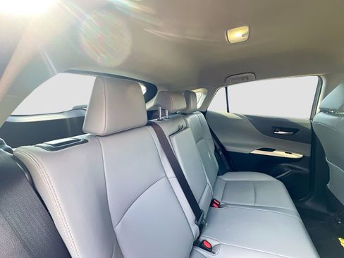 Used 2022 Toyota Venza XLE image 27