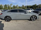 Used 2022 Hyundai Elantra Limited image 2