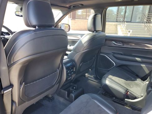 Used 2022 Jeep Grand Cherokee L Laredo AWD/4WD image 12