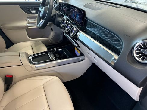 New 2025 Mercedes-Benz GLB 250 4MATIC image 16