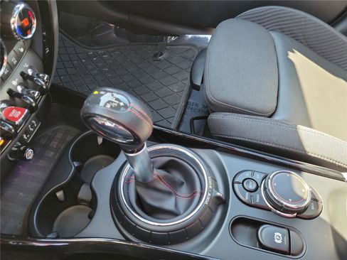 Used 2017 MINI Cooper Clubman S image 30