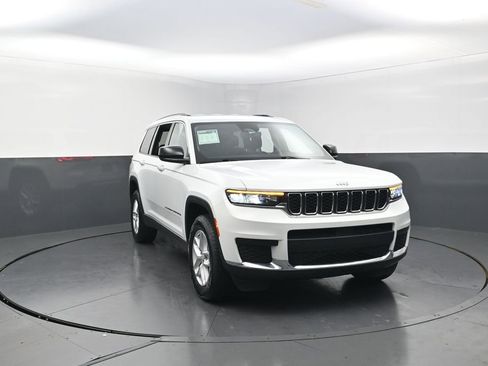 Used 2023 Jeep Grand Cherokee L Laredo image 3