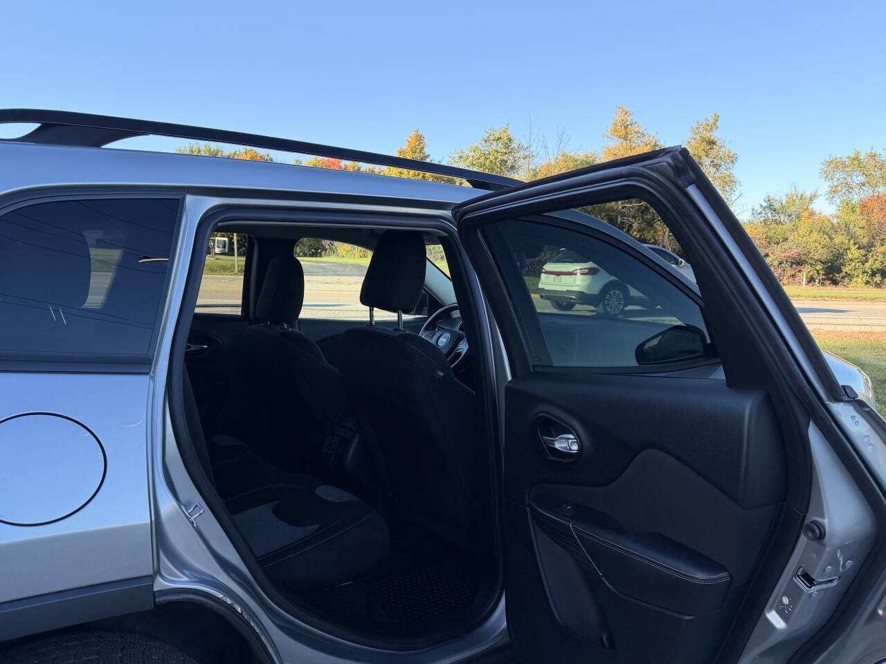 Used 2016 Jeep Cherokee Sport w/ Cold Weather Group AWD/4WD image 23