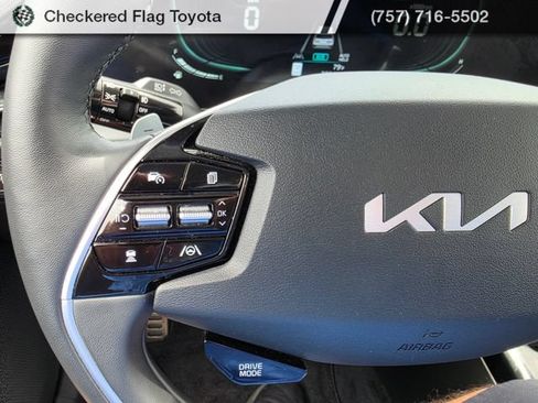 Used 2023 Kia Niro SX Touring FWD image 28