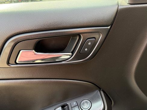 Used 2017 Chevrolet Suburban LT image 13