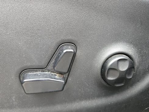 Used 2015 Jeep Cherokee Latitude w/ Comfort/Convenience Group image 12