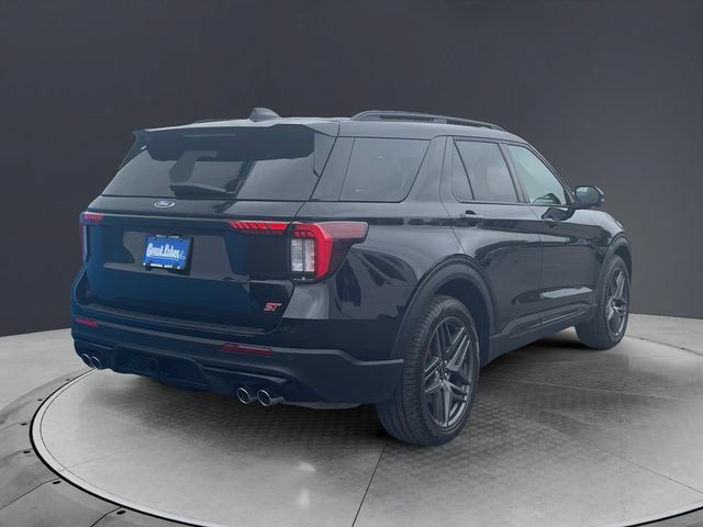 Used 2025 Ford Explorer ST AWD/4WD image 5