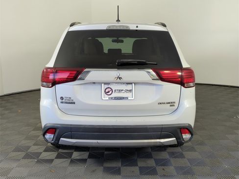 Used 2016 Mitsubishi Outlander SEL image 6