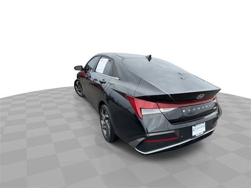 Used 2024 Hyundai Elantra Limited image 7
