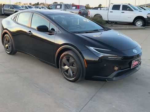 Used 2024 Toyota Prius LE image 3