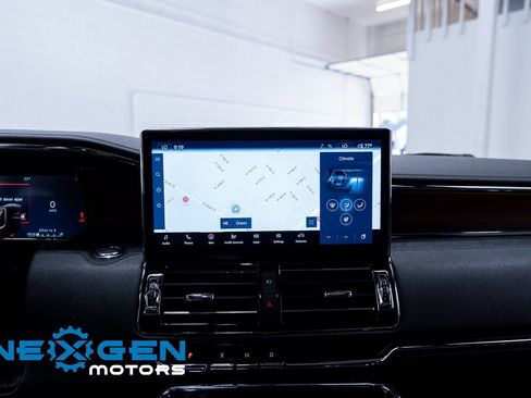 Used 2022 Lincoln Navigator Reserve AWD/4WD image 9