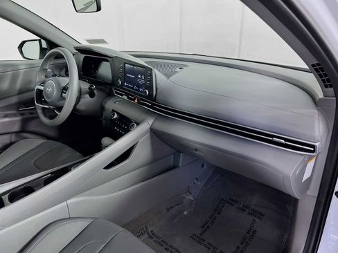 Used 2025 Hyundai Elantra Hybrid FWD image 27