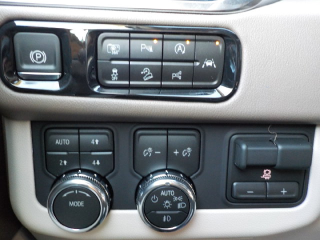 New 2026 GMC Yukon Denali w/ Denali Reserve Package AWD/4WD image 42