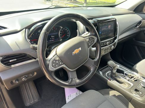 Used 2021 Chevrolet Traverse LT FWD image 22