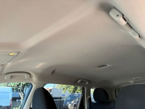 Used 2018 Nissan Rogue SV w/ Premium Package FWD image 10