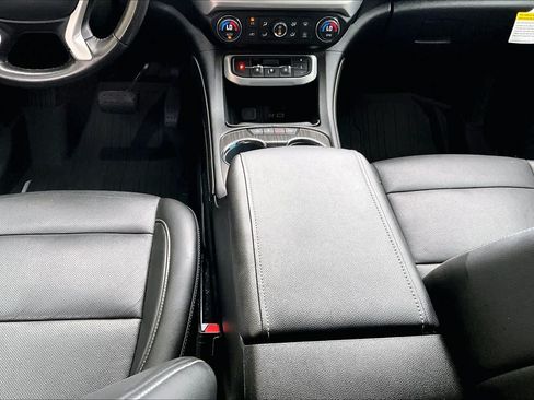 Used 2021 GMC Acadia SLT w/ LPO, Floor Liner Package FWD image 17