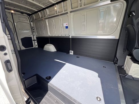 Used 2024 Mercedes-Benz Sprinter 2500 image 17