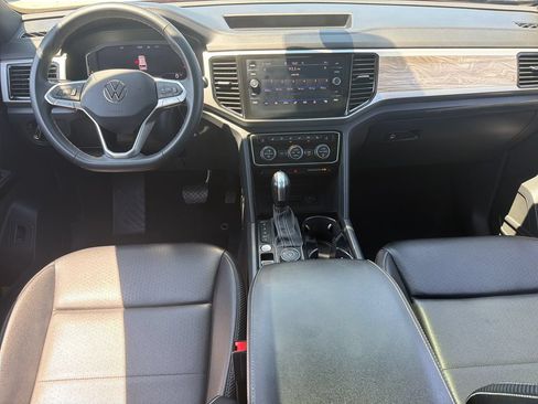 Certified 2023 Volkswagen Atlas Cross Sport SE w/ Panoramic Sunroof Package AWD/4WD image 18