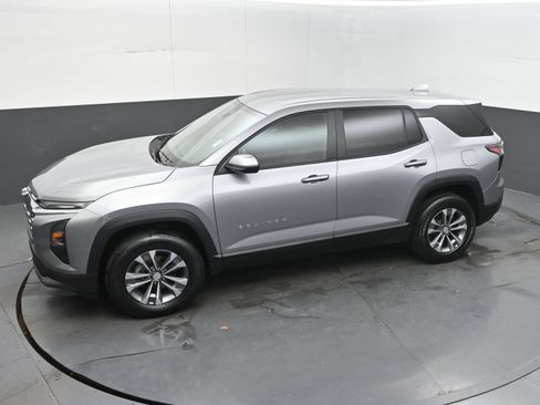 Used 2025 Chevrolet Equinox LT FWD image 35