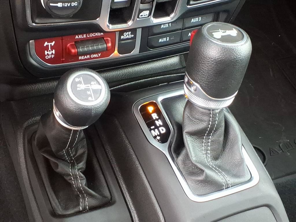 Used 2024 Jeep Wrangler Unlimited AWD/4WD image 33