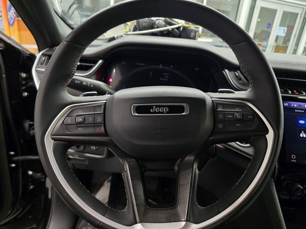 Used 2024 Jeep Grand Cherokee L Limited w/ Luxury Tech Group II AWD/4WD image 19