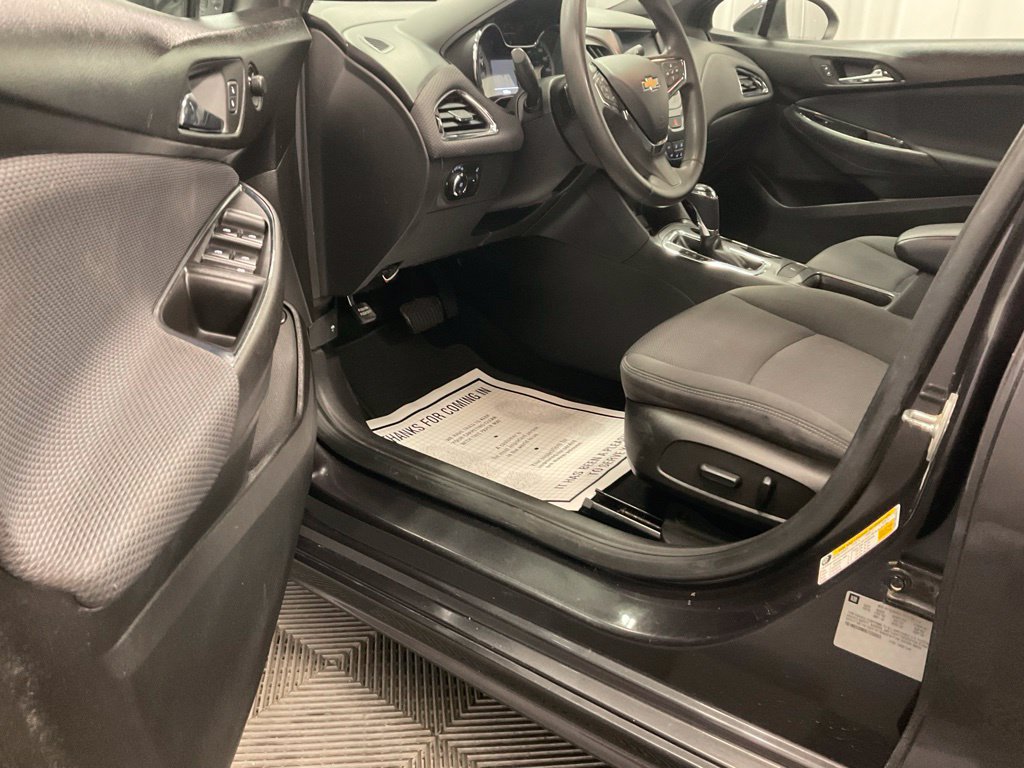 Used 2016 Chevrolet Cruze LT w/ Convenience Package FWD image 8