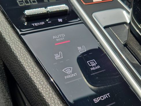 Certified 2023 Porsche Cayenne Platinum Edition AWD/4WD image 23