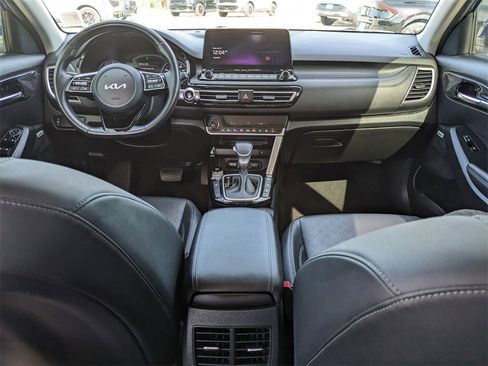 Certified 2023 Kia Seltos SX w/ SX Sunroof Package image 16