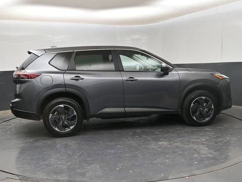Used 2025 Nissan Rogue SV image 8
